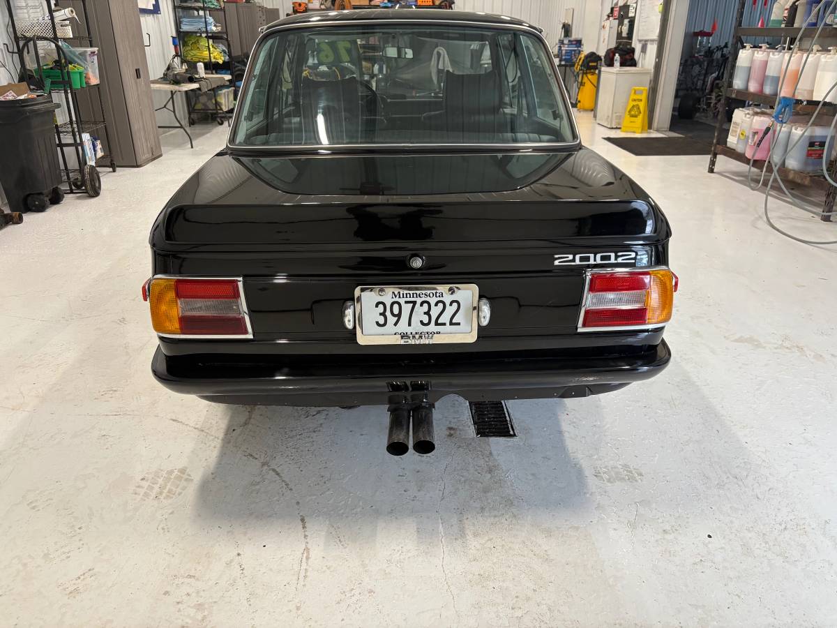 Bmw-2002-1976-black-11