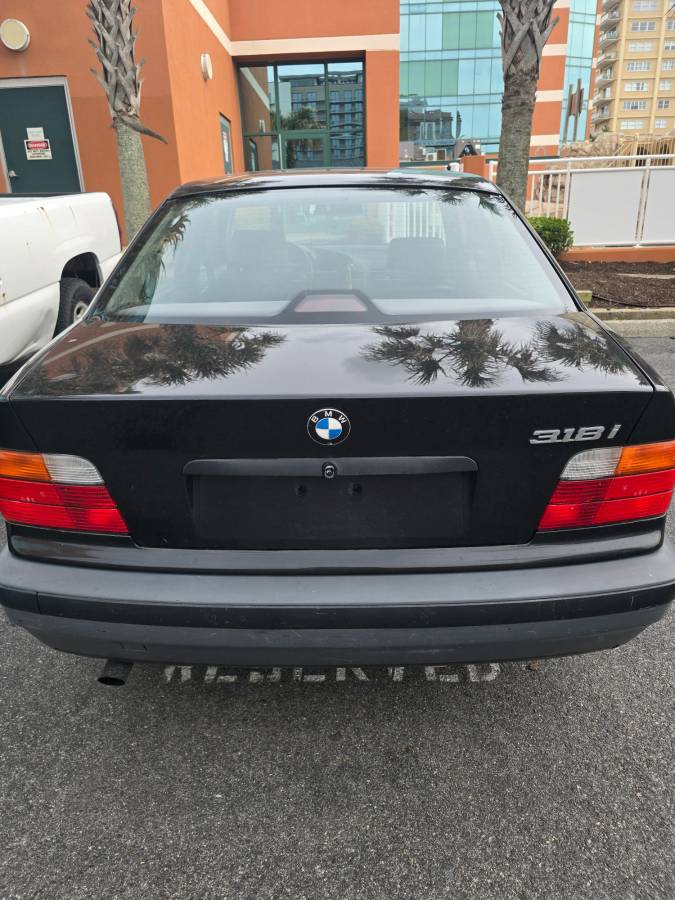 Bmw-318i-1992-black-1
