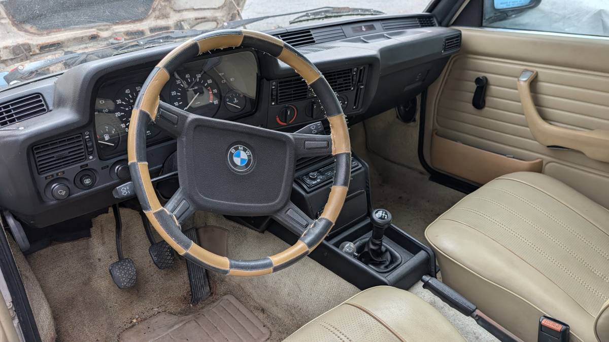 Bmw-320i-1982-5