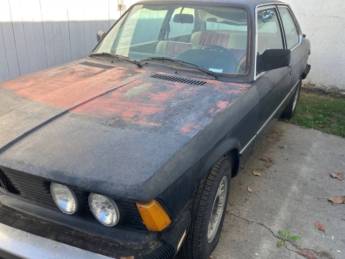 Bmw-320i-1982-black-1