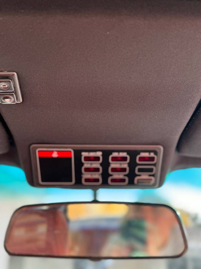 Bmw-325e-1984-grey-10