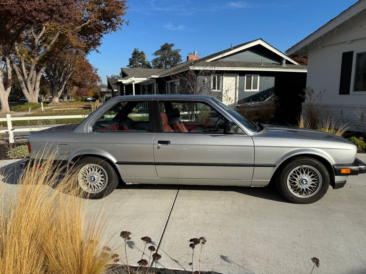 Bmw-325e-1984-grey-12