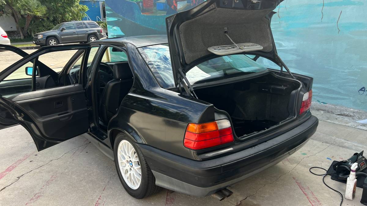 Bmw-325i-1994-black-14