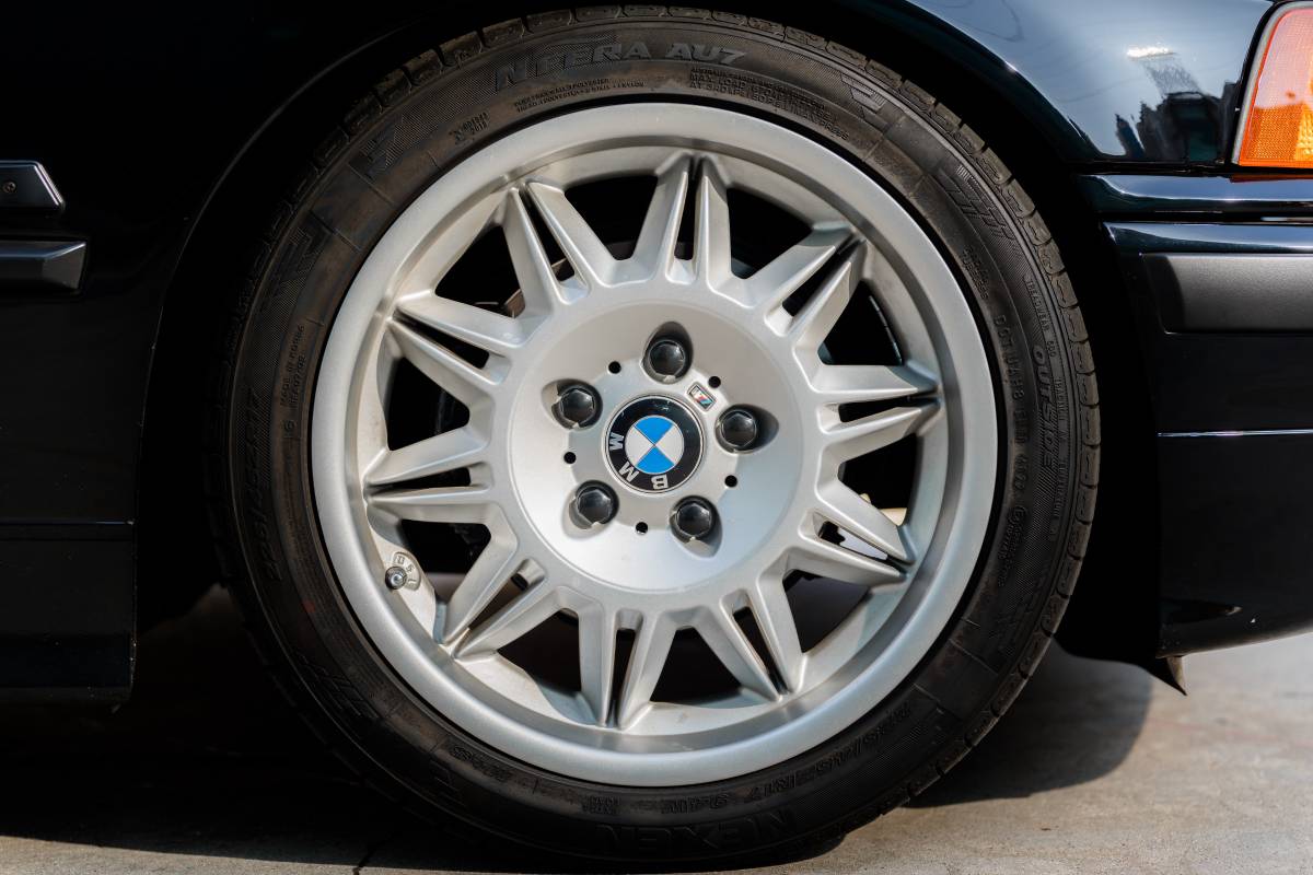 Bmw-325i-1994-black-15