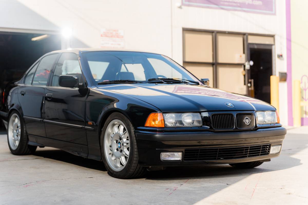 Bmw-325i-1994-black-4