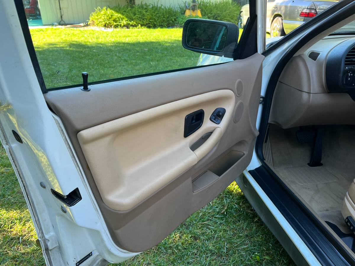 Bmw-325i-1995-white-2