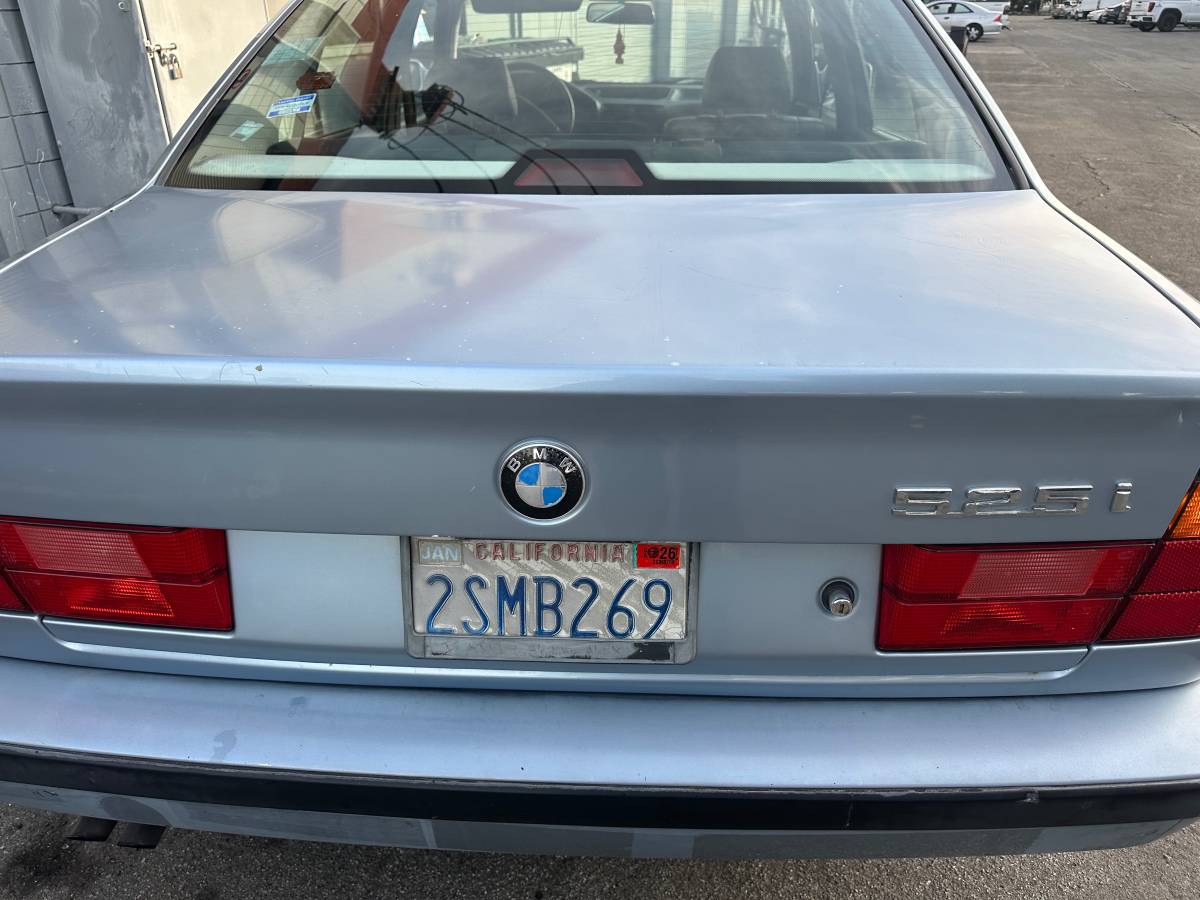 Bmw-525i-1990-blue-4