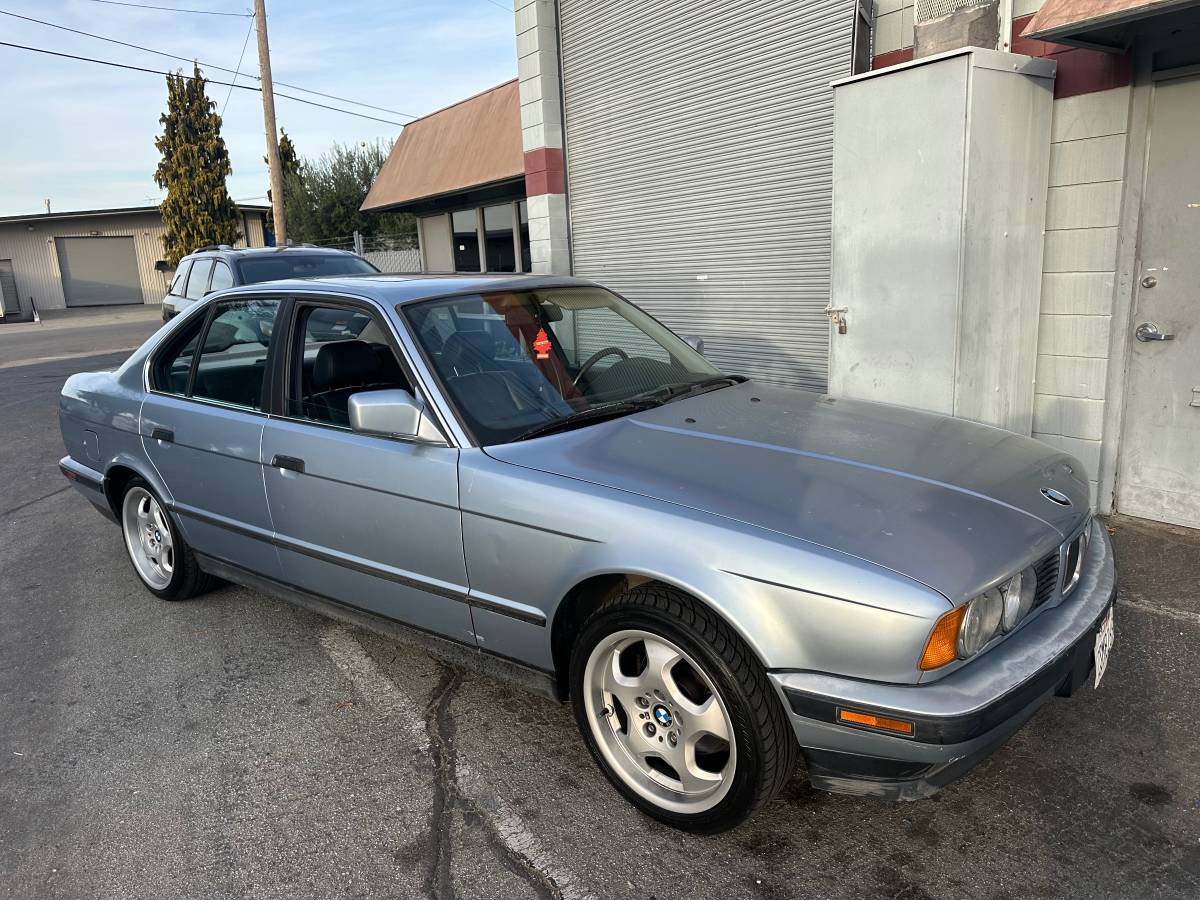 Bmw-525i-1990-blue-6