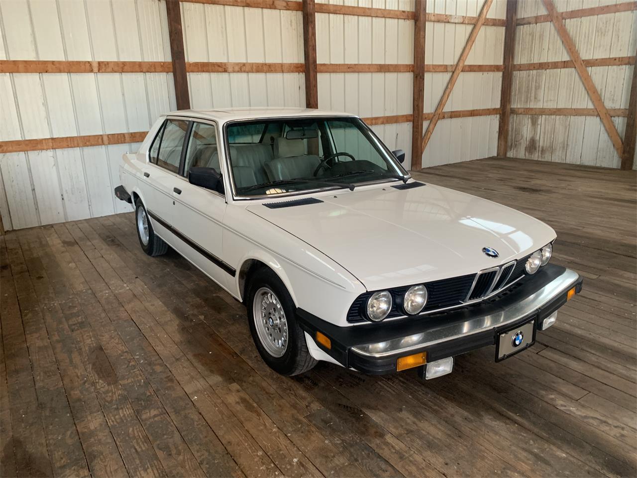 Bmw-528e-1985-White-Tanbeige-19