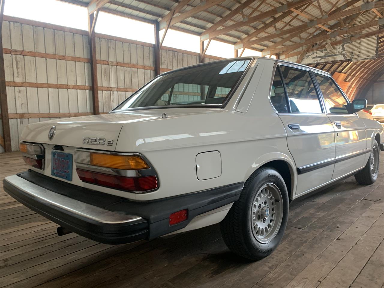 Bmw-528e-1985-White-Tanbeige-21