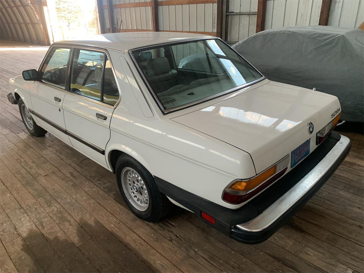 Bmw-528e-1985-White-Tanbeige-22