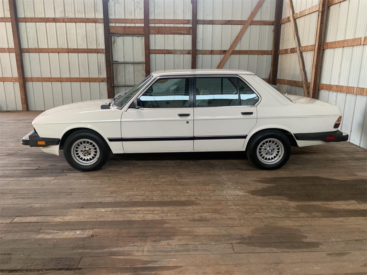 Bmw-528e-1985-White-Tanbeige-24