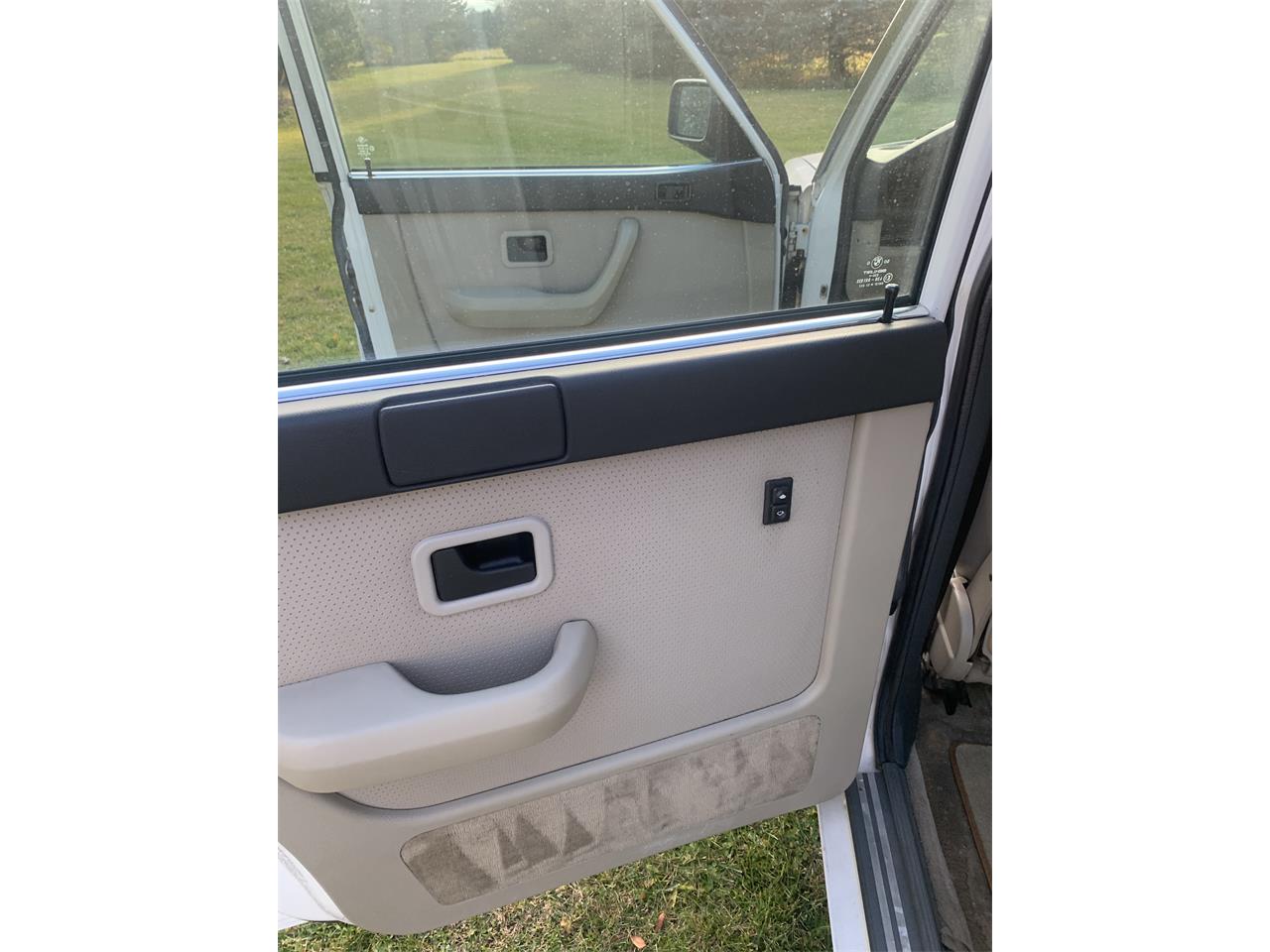 Bmw-528e-1985-White-Tanbeige-29