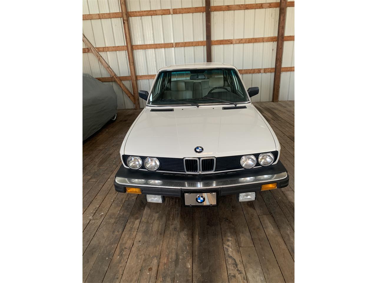 Bmw-528e-1985-White-Tanbeige-8