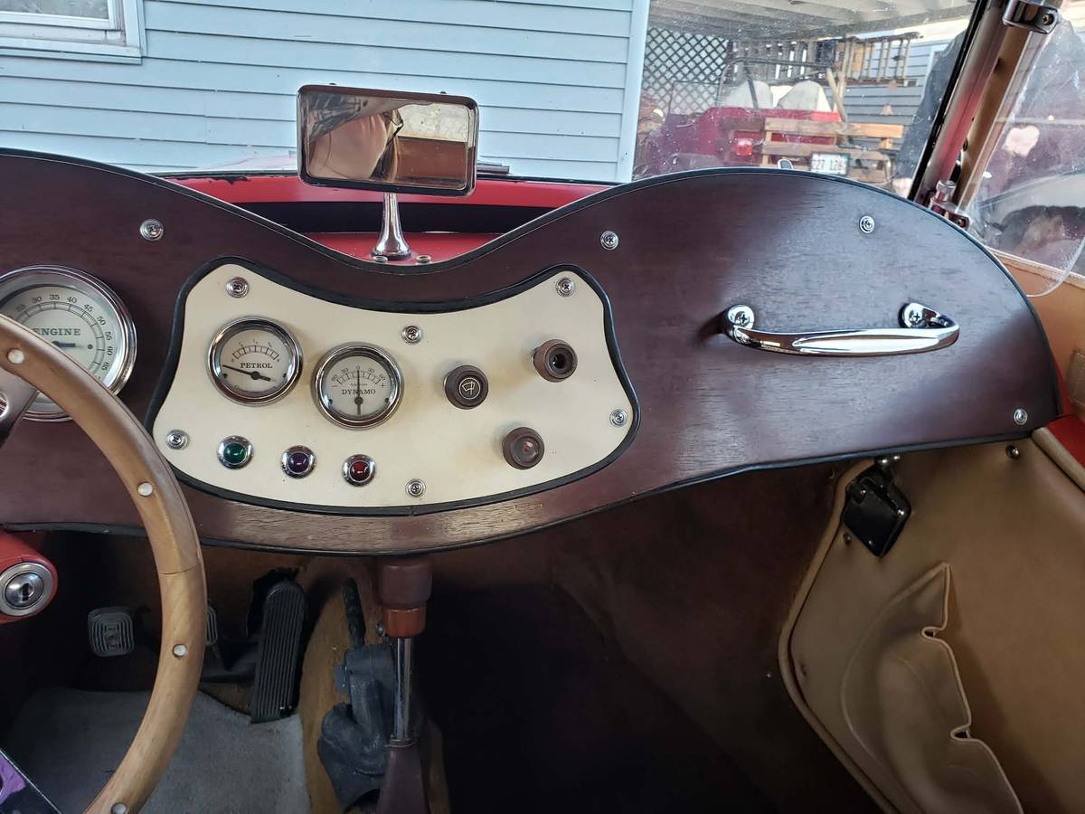 British-coach-works-ltd.-1983-red-7