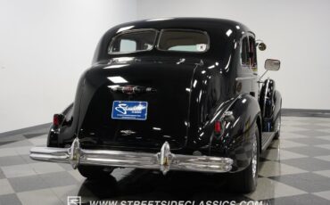 Buick-Century-1937-Sedan-11