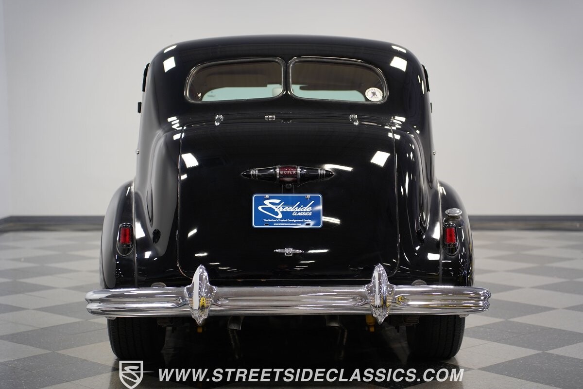 Buick-Century-1937-Sedan-25