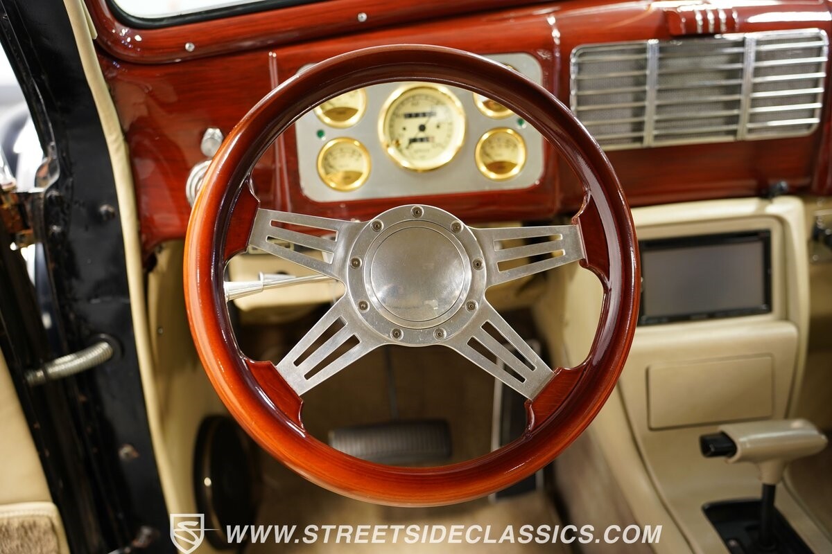 Buick-Century-1937-Sedan-38