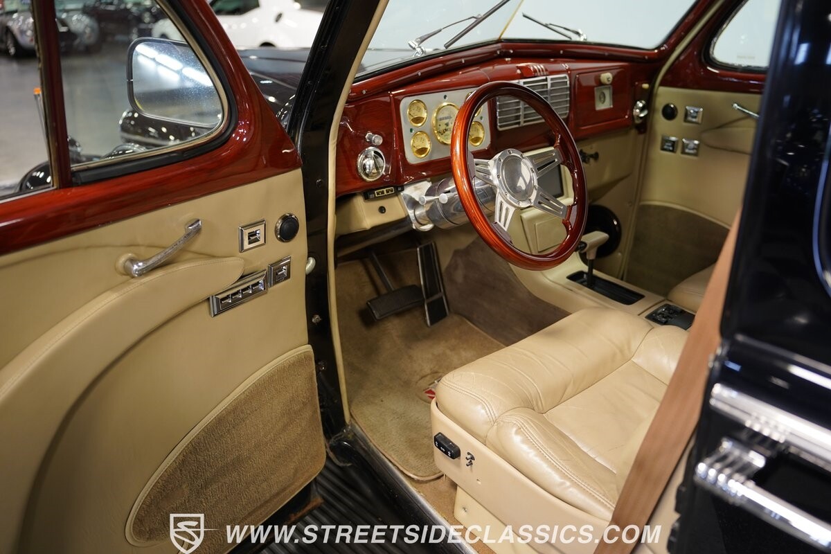 Buick-Century-1937-Sedan-4