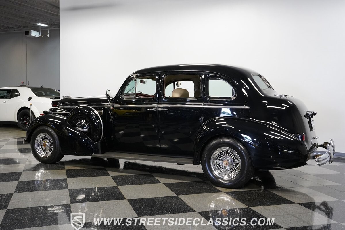 Buick-Century-1937-Sedan-8