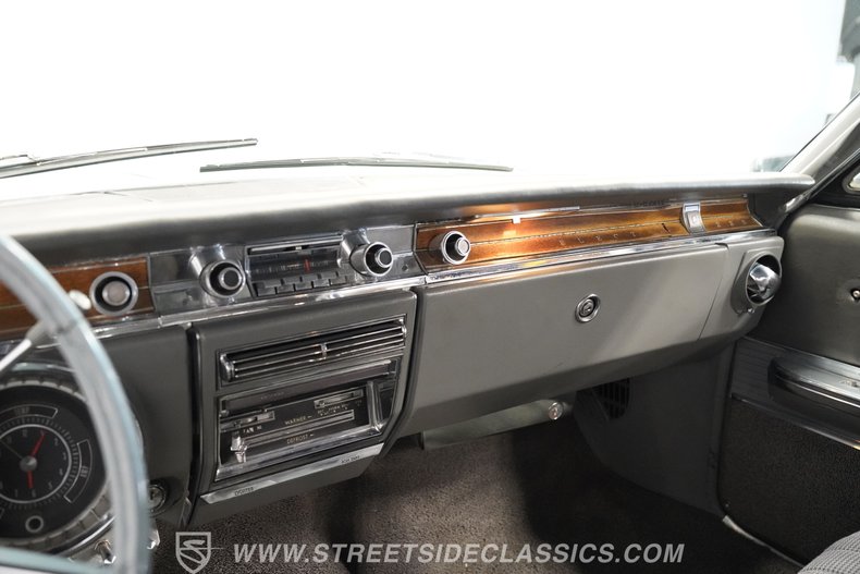 Buick-Electra-1965-Champagne-Gray-43