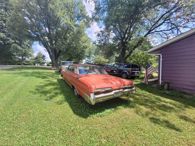 Buick-Electra-225-1962-red-gray-2