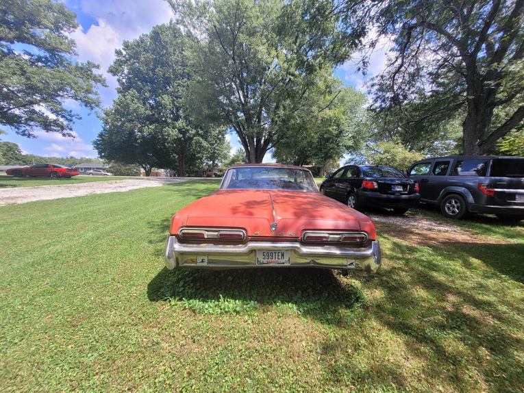 Buick-Electra-225-1962-red-gray-3