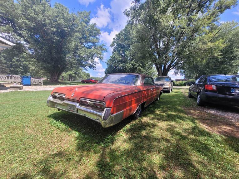 Buick-Electra-225-1962-red-gray-4