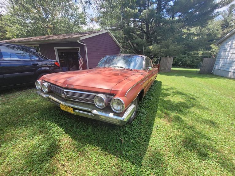 Buick-Electra-225-1962-red-gray-5