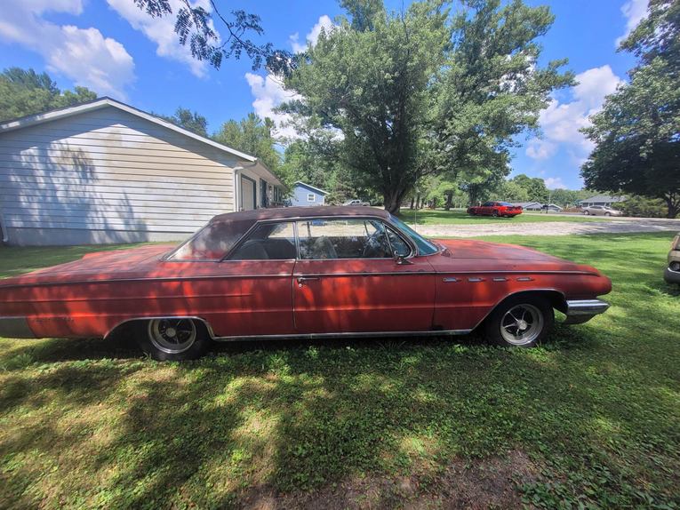 Buick-Electra-225-1962-red-gray-6