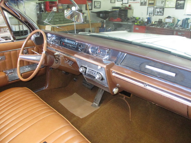 Buick-Electra-225-1962-white-brown-1