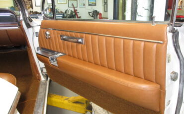 Buick-Electra-225-1962-white-brown-10