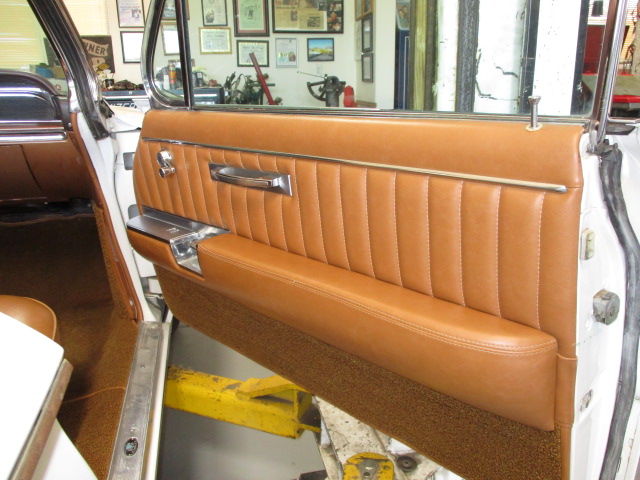 Buick-Electra-225-1962-white-brown-10