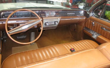 Buick-Electra-225-1962-white-brown-12