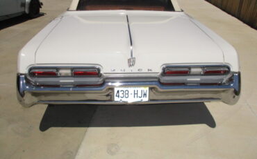 Buick-Electra-225-1962-white-brown