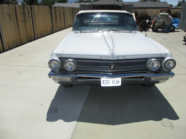Buick-Electra-225-1962-white-brown-4