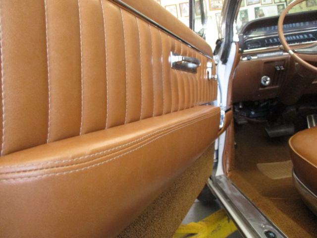 Buick-Electra-225-1962-white-brown-9