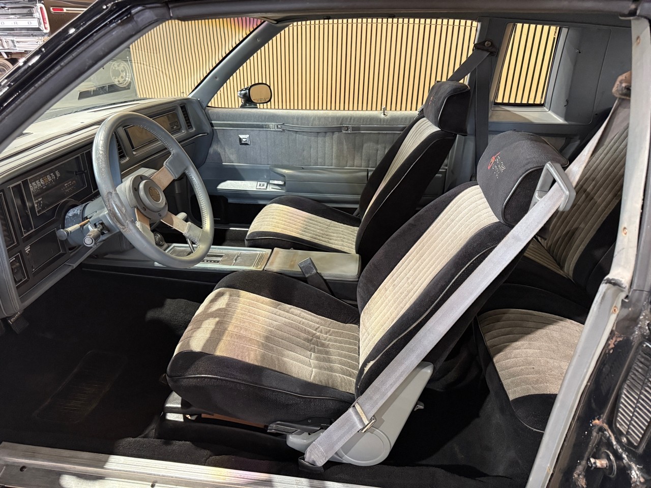 Buick-Grand-National-1987-American-Muscle-Car-19