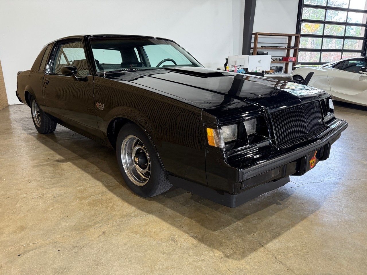 Buick-Grand-National-1987-American-Muscle-Car-2