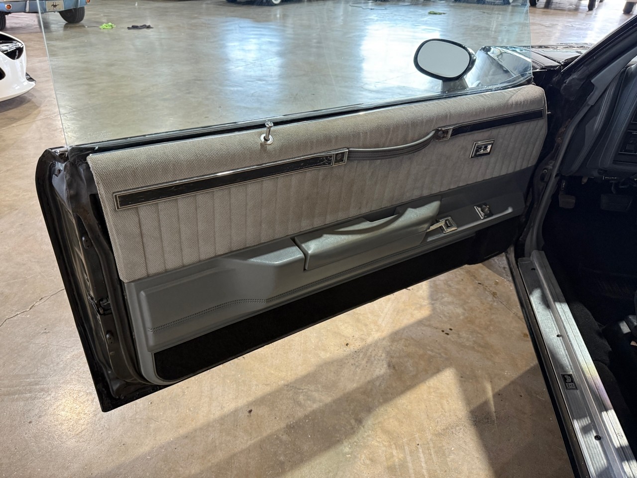 Buick-Grand-National-1987-American-Muscle-Car-21