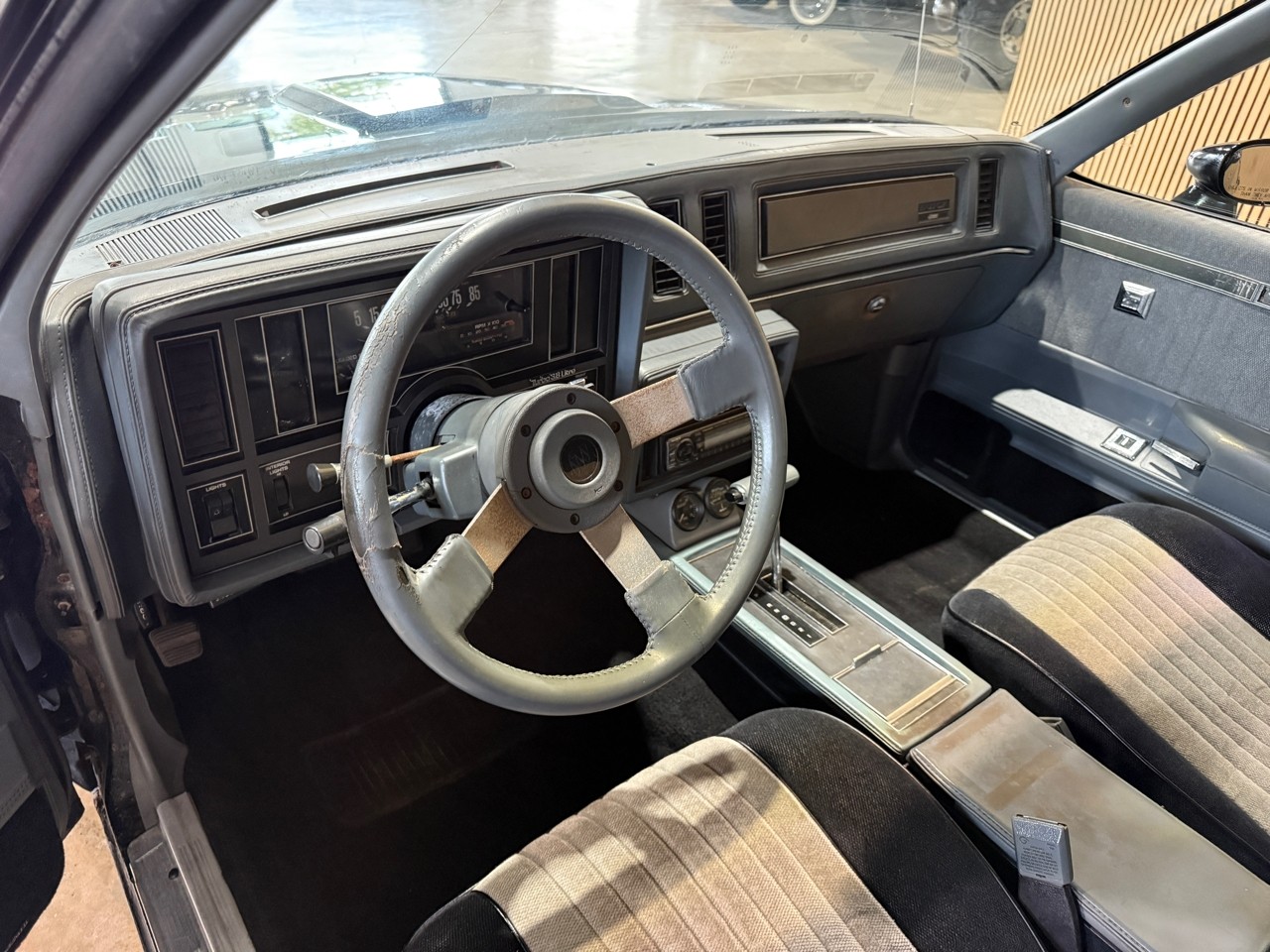 Buick-Grand-National-1987-American-Muscle-Car-23