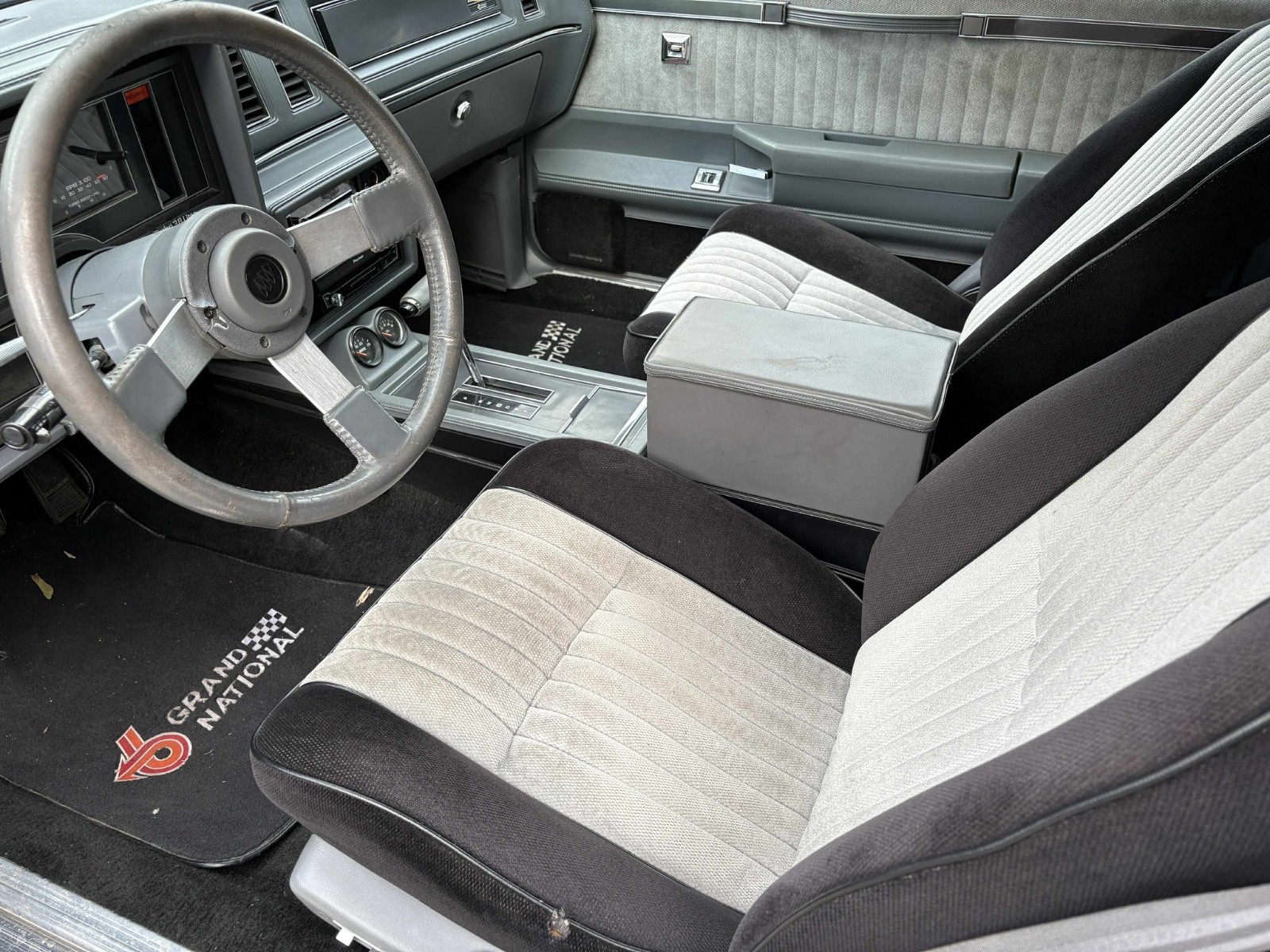 Buick-Grand-National-1987-American-Muscle-Car-5