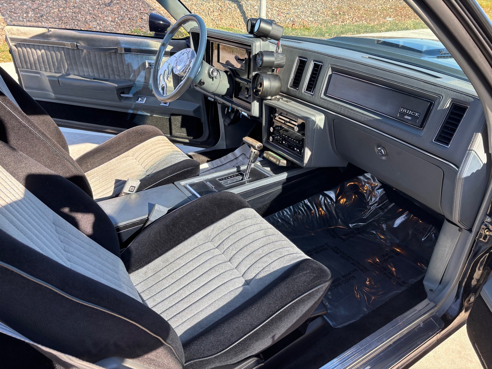 Buick-Grand-National-1987-Coupe-26