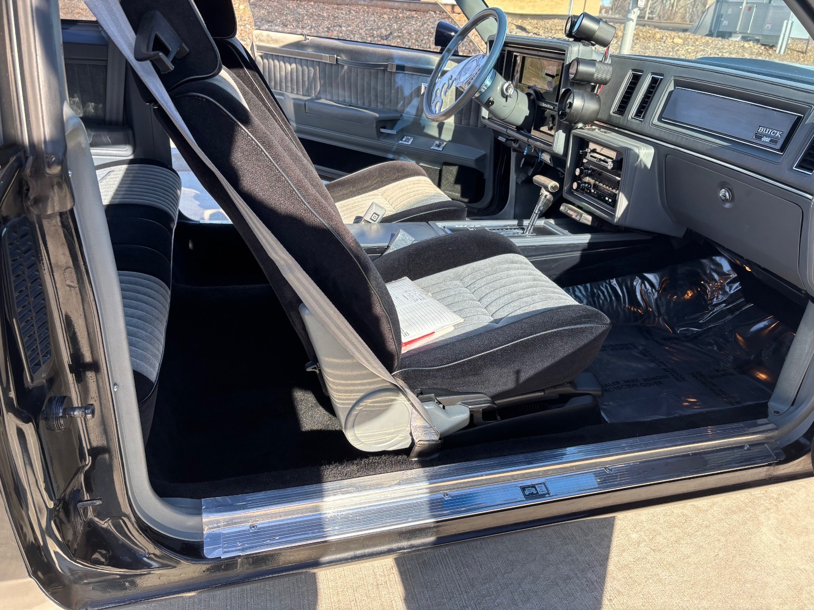 Buick-Grand-National-1987-Coupe-30