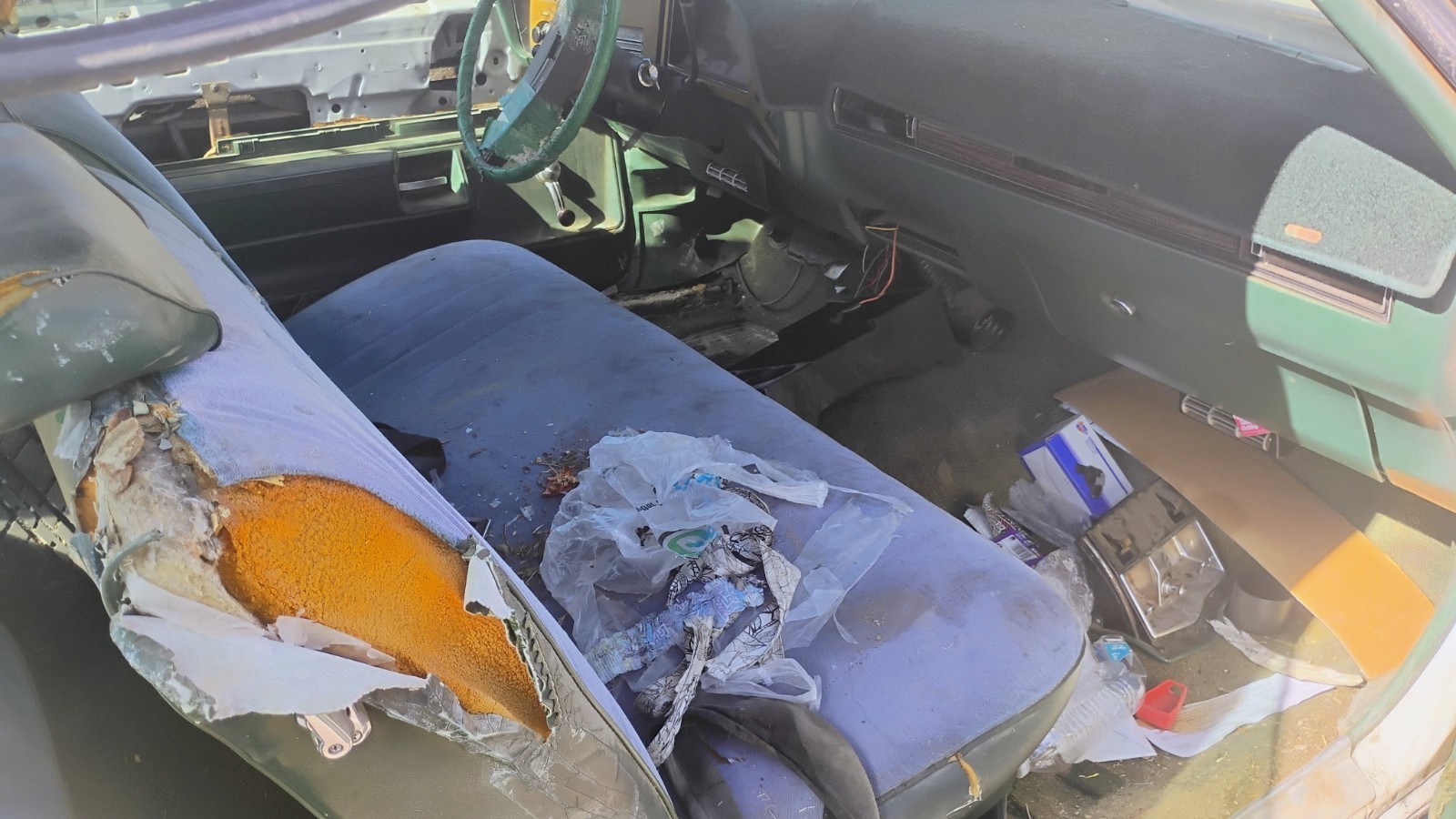 Buick-LeSabre-1973-Coupe-2