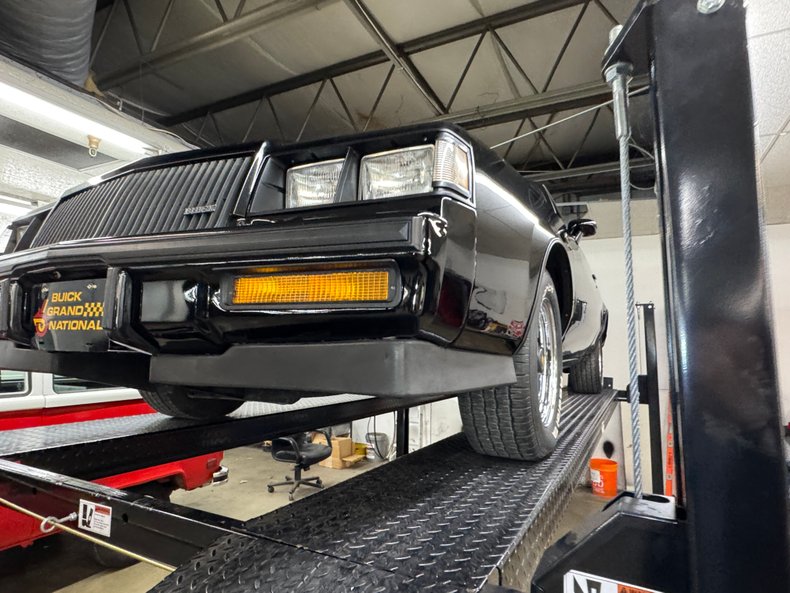 Buick-Regal-1987-Black-Gray-32