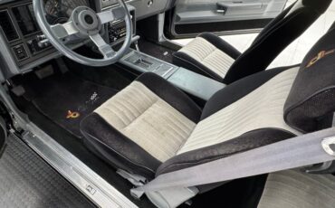 Buick-Regal-1987-Black-Gray-44