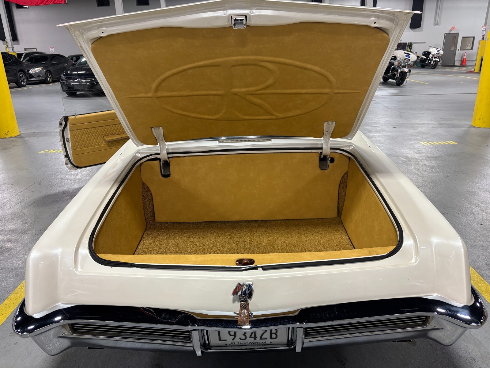 Buick-Riviera-1965-Coupe-10