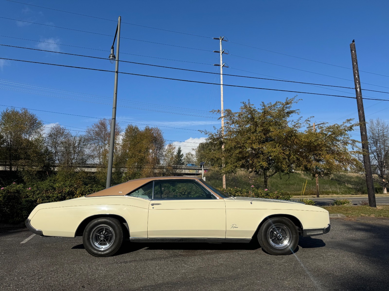 Buick-Riviera-1967-1