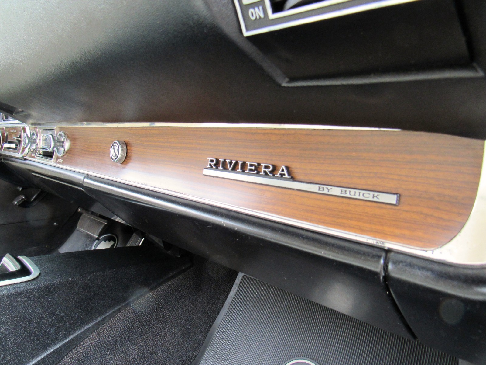 Buick-Riviera-1969-Coupe-16